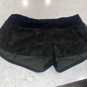 DARK GREEN CAMO LULU SHORTS 2.5”